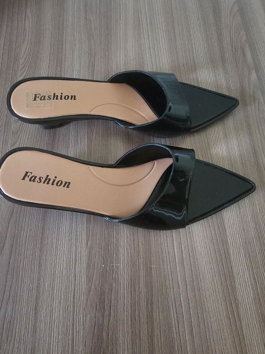 Продам шлепки босоножки