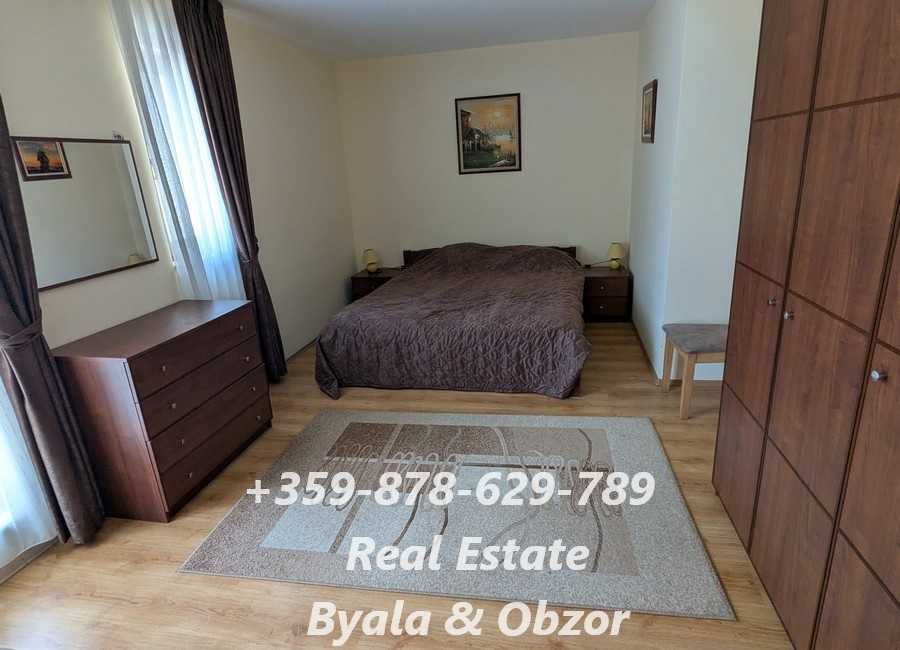 Просторен тристаен апартамент с голяма тераса