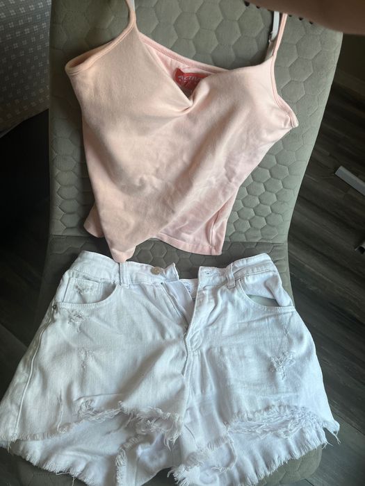 Два чифта дънки, един къси панталонки дънкови и потник