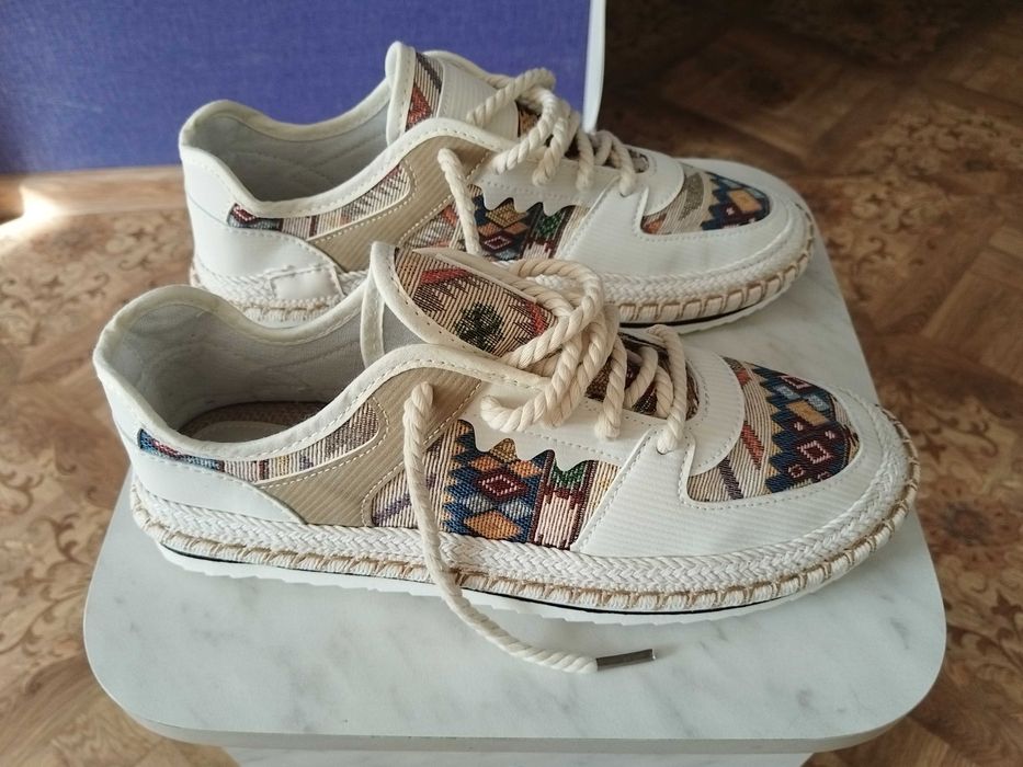 Продам обувь унисекс