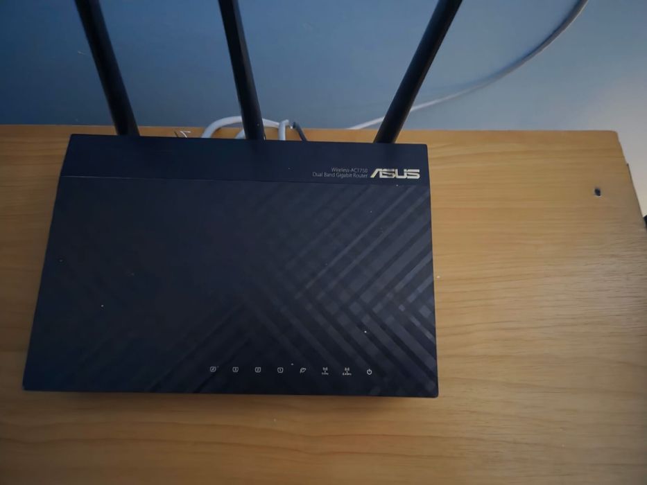 Роутер asus.