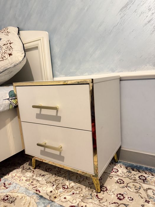 Тумбочка для спальни