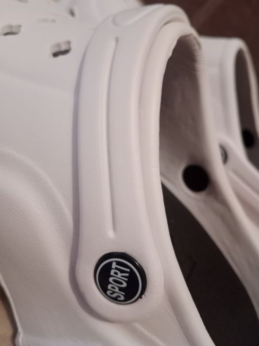 Медицинские кроксы.