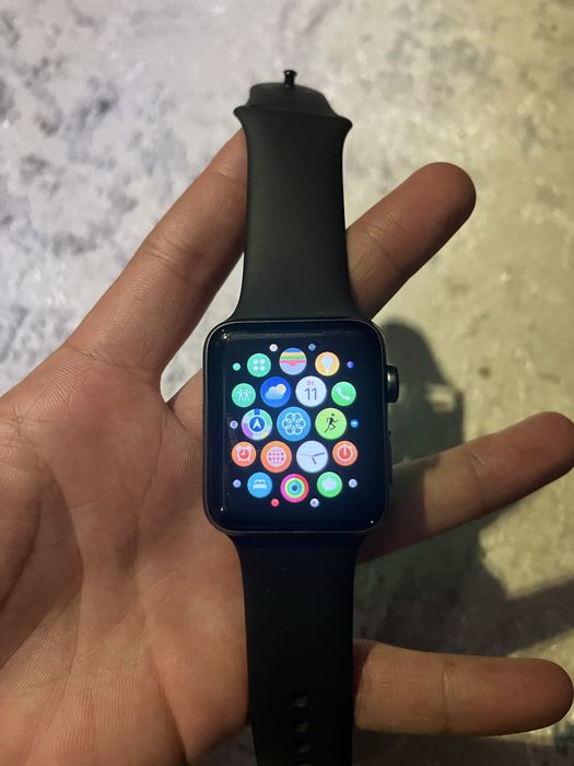 Apple Watch Series 3 и AirPods Pro 2