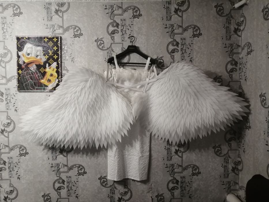 Продам платье с крыльями