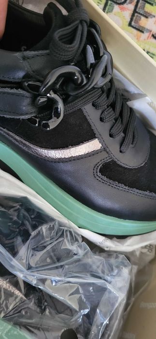 Крассовка кожа 35тыс.тг новая