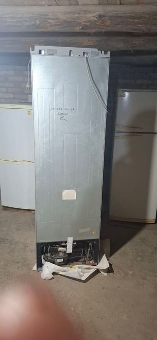 Холодильник сотилади