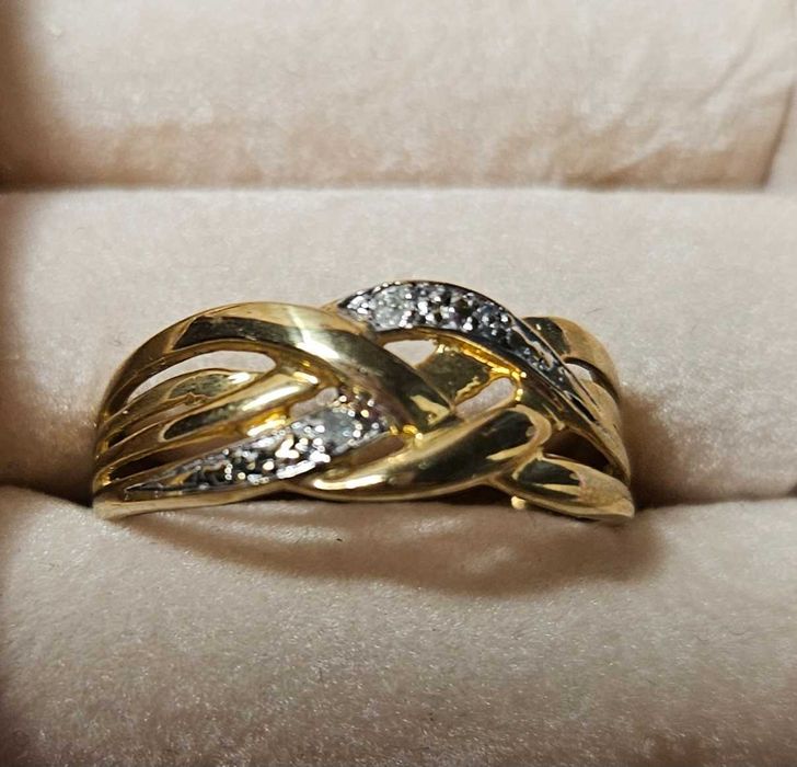 Золотое кольцо с бриллиантами.  17р. Проба 9к