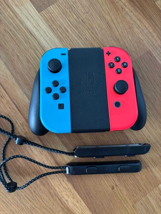 NINTENDO Switch OLED+Mario Kart 8 + volan si pedale + 2 game-card-uri