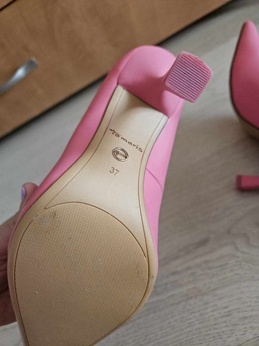 Нови обувки Tamaris