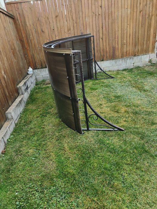 Marchiză / Copertină metalică curbată (diametru 230 cm)