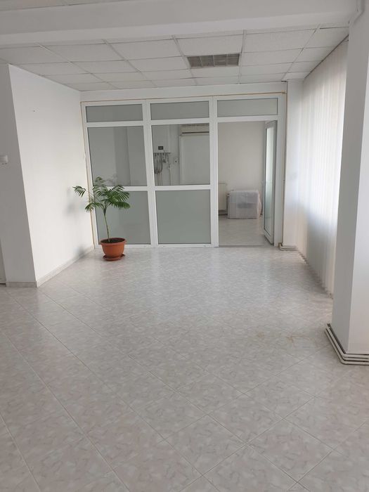 SPATIU BIROU 70 mp cu suprafete vitrate si casete luminoase (ultracentral)