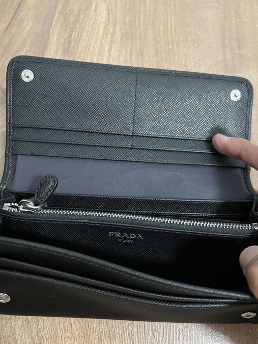 Продается портмоне Prada оригинал новое