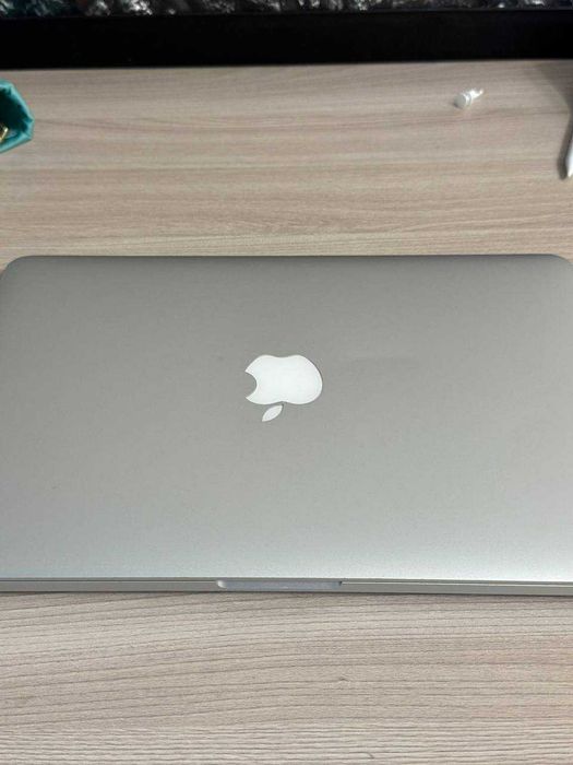 Apple MacBook 2015 13,3