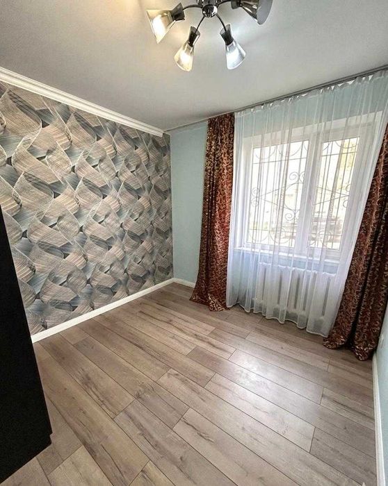 Продаётся 4х комн квартира