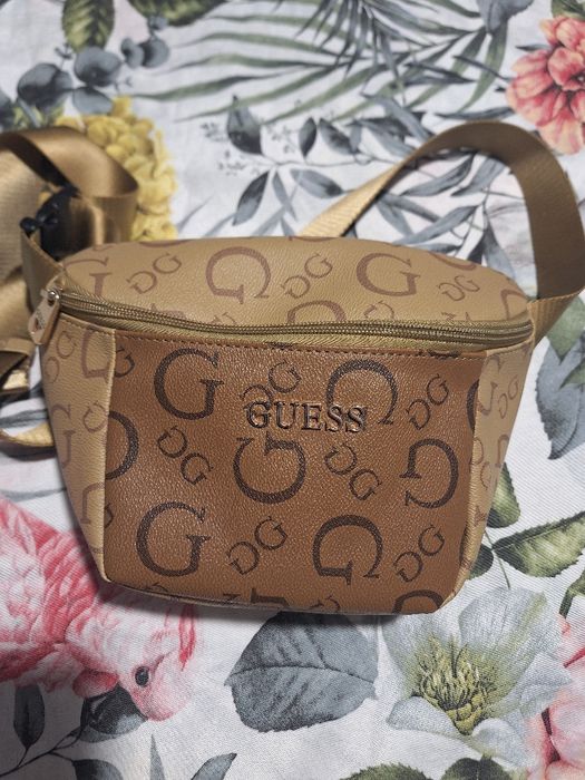 Чантичка Guess нова