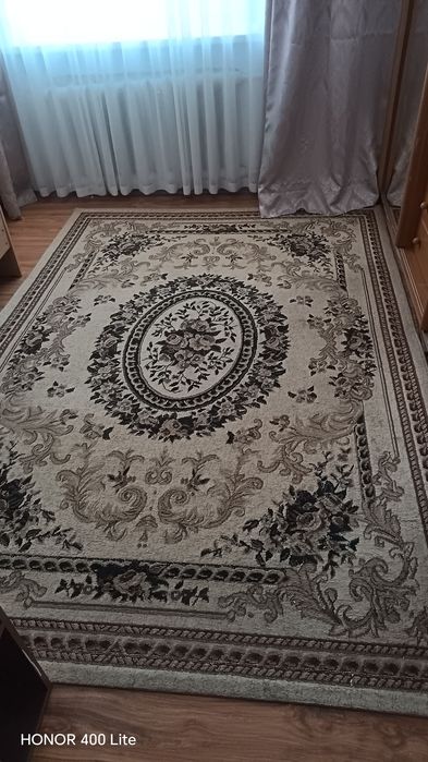 Продам б/у ковры