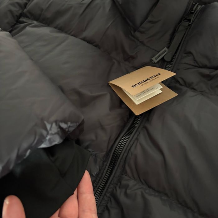 Geaca Burberry noua cu eticheta marime XL