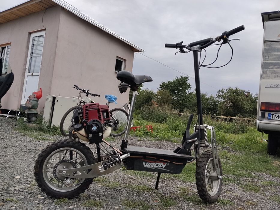 Trotineta cu motor benzina
