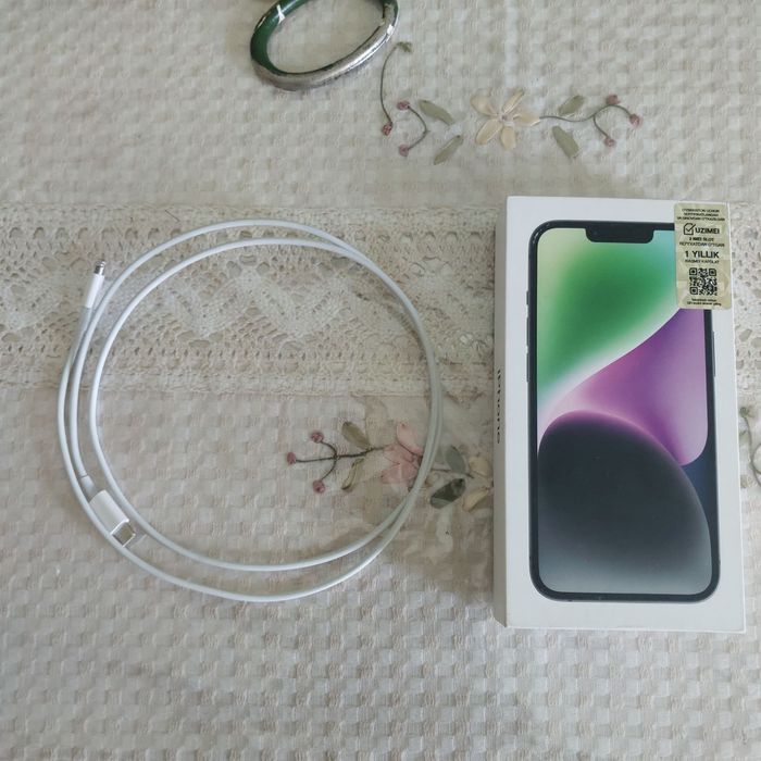 iPhone 14 yangi 1 oy ishlatilgan yomkosti 100% rodnoy kutarilmagan