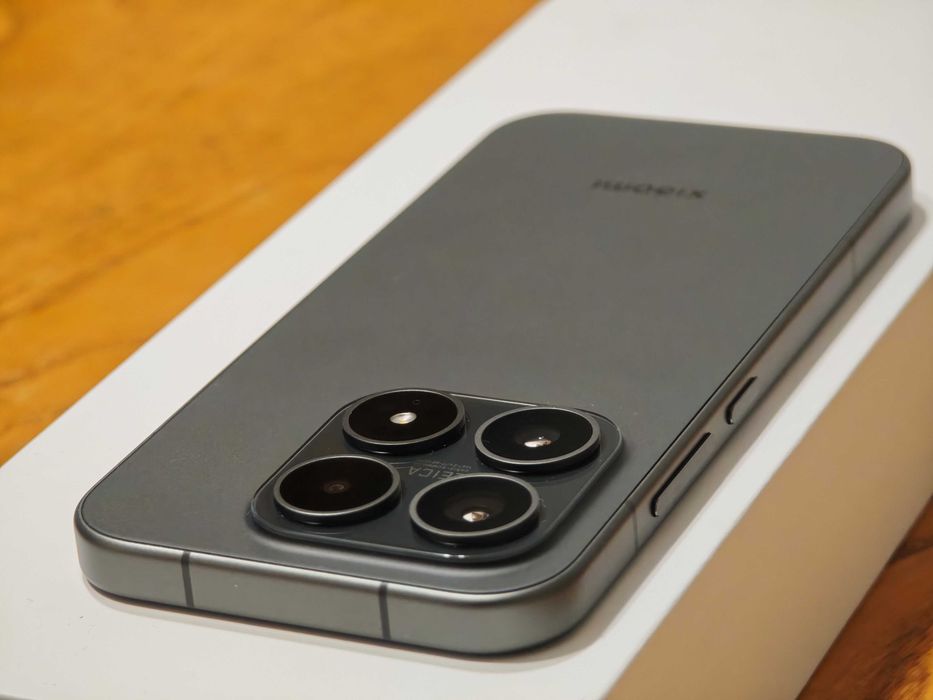 Нов Xiaomi 17 12/256 черен; 6.3" ; Leica 3x50mpx; 7000mAh