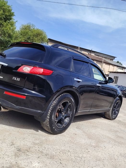 Продам автомобиль INFINITI FX35 2005 года