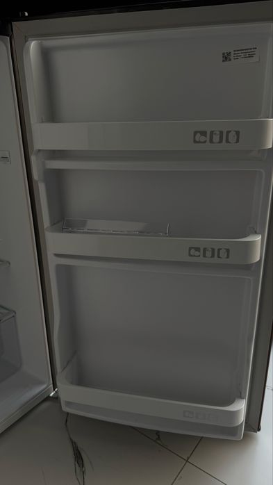 холодильник маленький, в идеальном состоянии, не пользовались