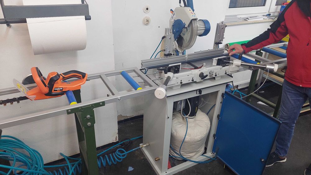 Цоркуляр за алуминий с вградена аспирация и ролбани