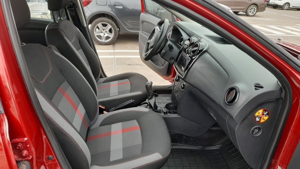 Logan. 61.000 kmMotor 0.9Tce 90 CP Euro 6.Model TechRoad