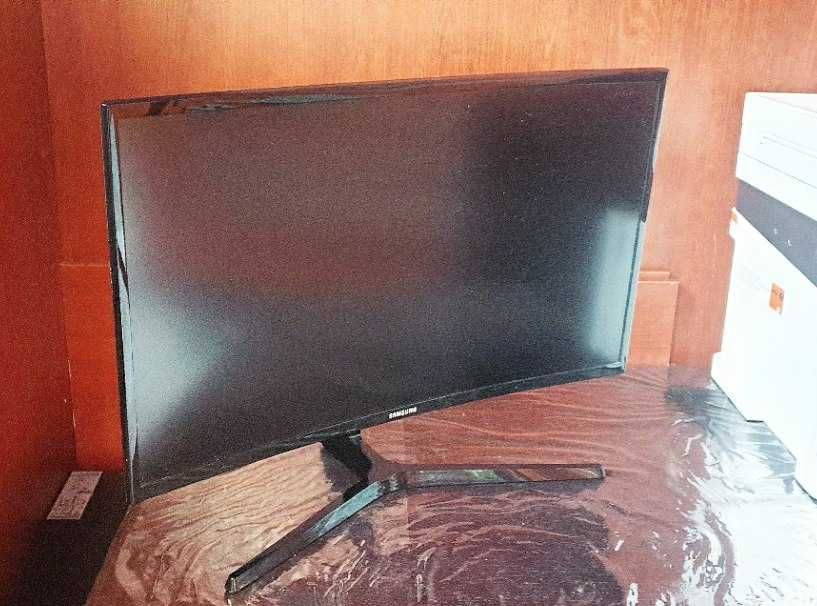 Монитор Samsung C27F396FHI б/у