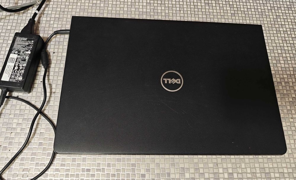 Dell Vostro 15 3568 i5-7200U/ 12 G/ SSD 250G Samsung/ 15.6 FHD/ f.buna
