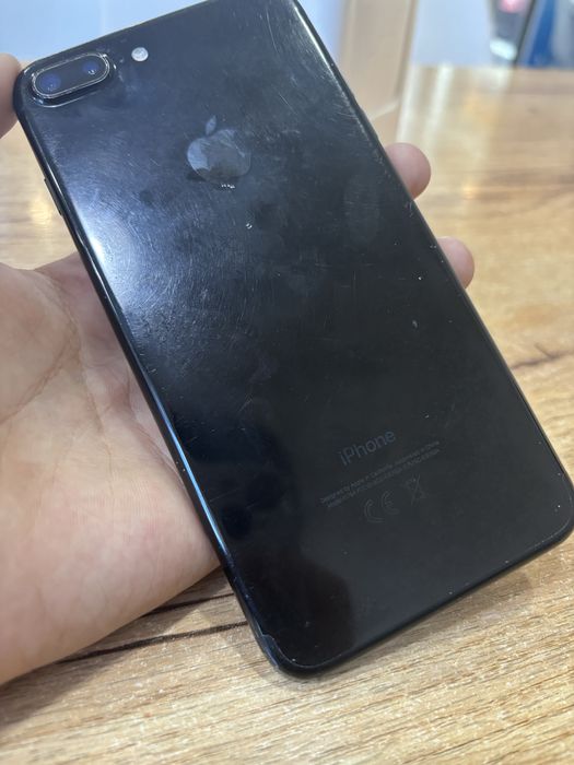 Продам Айфон 7+