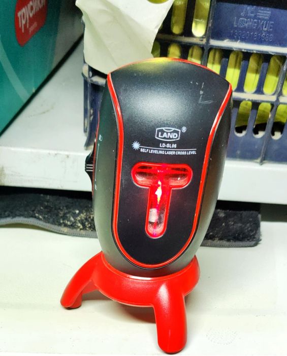 Лазерный уровень с дальномером