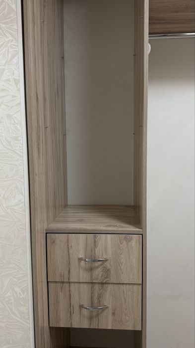 Шкаф-купе с зеркалом