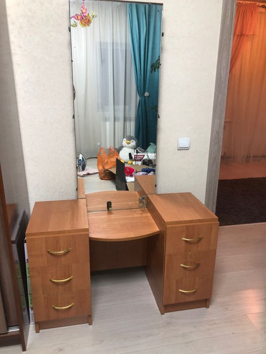 Комод с зеркалом