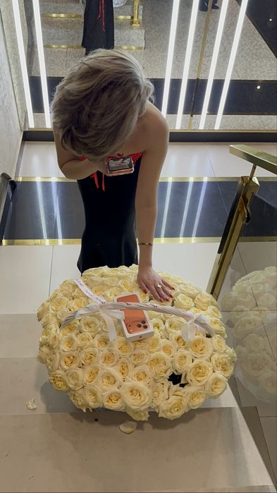 Цветы 101 белые розы