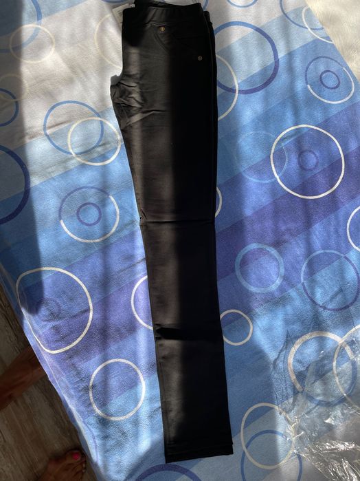 Черен панталон размер М на фирма Лимони