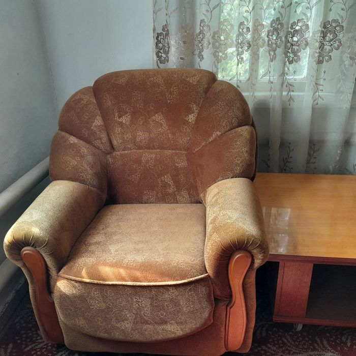 Мягкий уголок, диван и 2кресла