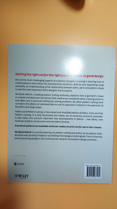 "Fabrics and Pattern Cutting" de Winifred Aldrich