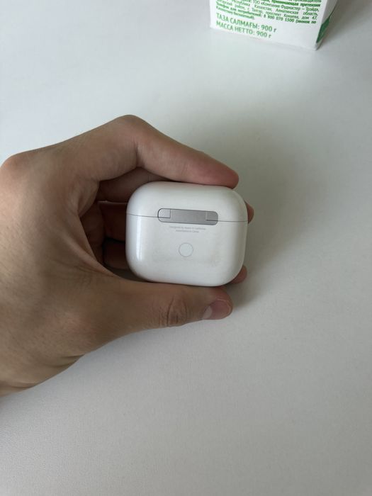 Airpods 3 кейс и 1 наушник.