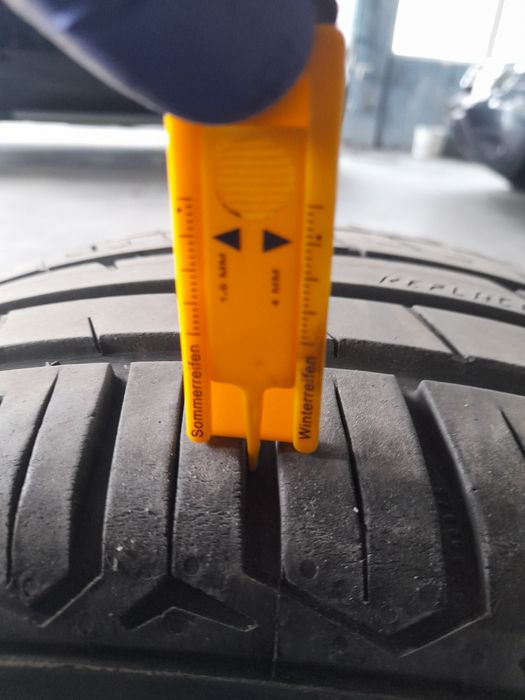 De vănzare un set de jante Aluminiu + Anvelope 225/45/R17 Dot / 202