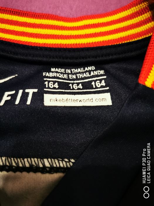 Футболна фланелка на Барселона и Неймар, размер 164, идеално запазена!