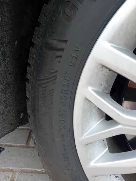 Vând anvelope noi 205/55/R16