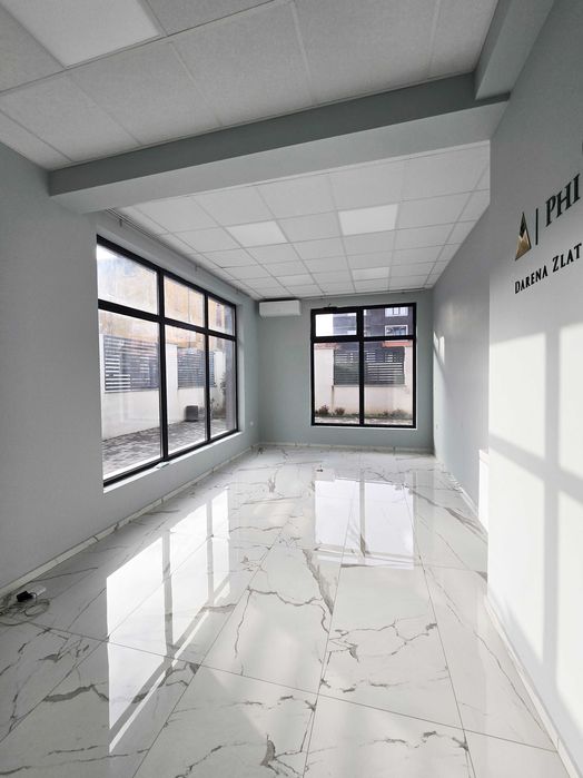 Дава се под наем Магазин в Асеновград - 38 кв.м за 298.86 € - Снимка #1