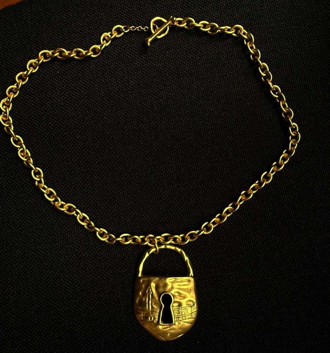 Луксозни обеци Dior Моля разгледайте и другите предложения