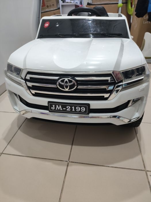 Продам Детскую машину цена 20000