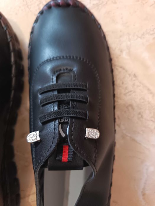 Дамски спортни обувки