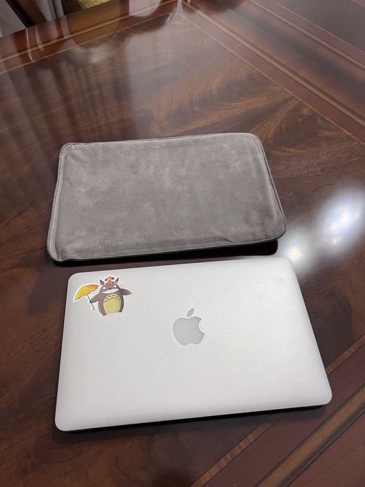 MacBook air в хорошем состоянии 2011 г.