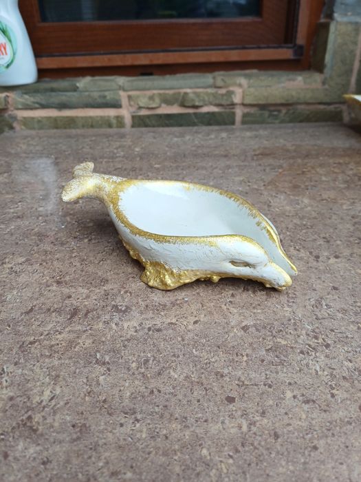 Дизайнерски поставки за сапун от декоративен бетон с канал за отичане