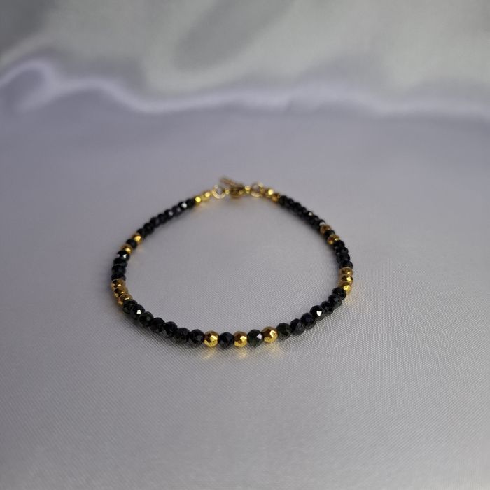 Гривни от естествени камъни